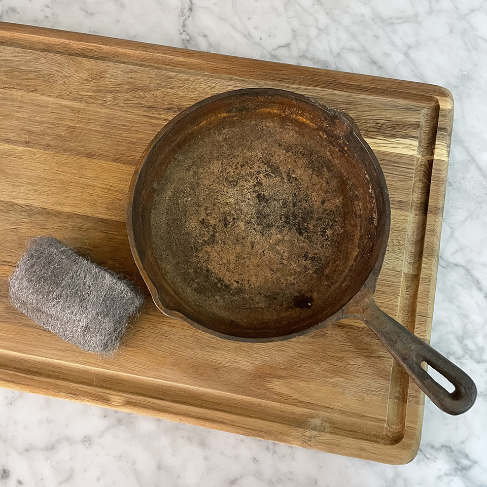Thrifty Artsy Girl: How to Clean and Season a Rusty Cast Iron Skillet