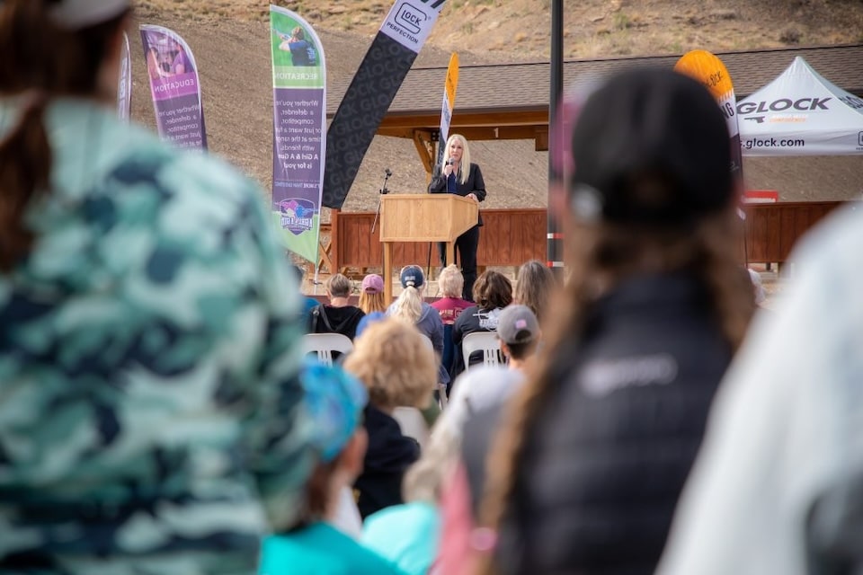 AG & AG President & CEO Robyn Sandoval addresses more than 1,000 people at SHINE 2024. The crowd comprised 706 students, 109 instructors, distinguished guests, event sponsors, staff, and volunteers. Photography by Lead Petal Media Group.