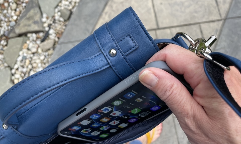 phone in GTM purse