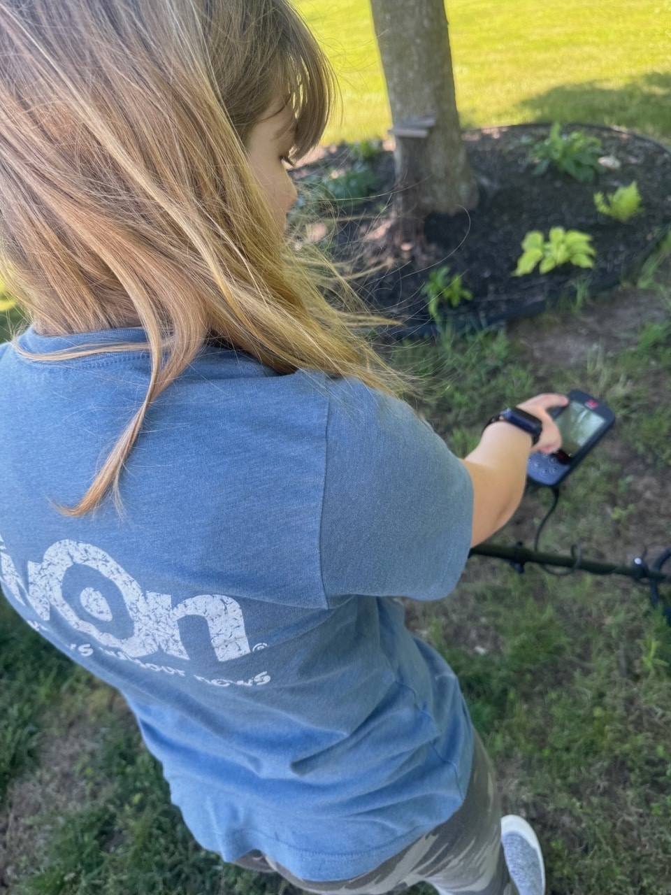 Equinox Metal Detector Review Rose Pointing at Screen