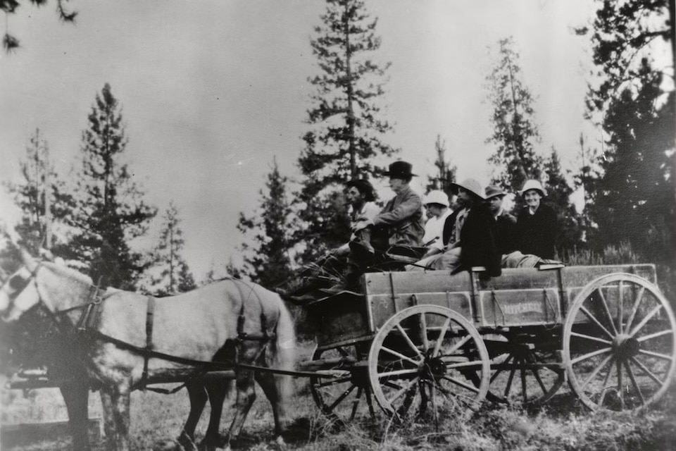 Family-at-Lake-Roosevelt