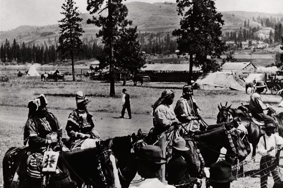 Women-at-Lake-Roosevelt