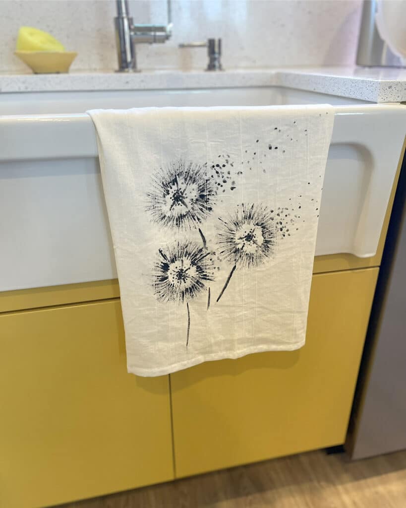 Dandelion tea towel 2